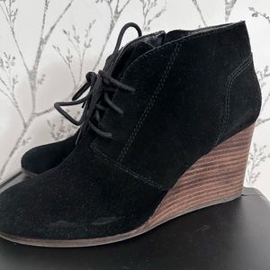 Lucky Brand black suede lace up wedge booties size 8